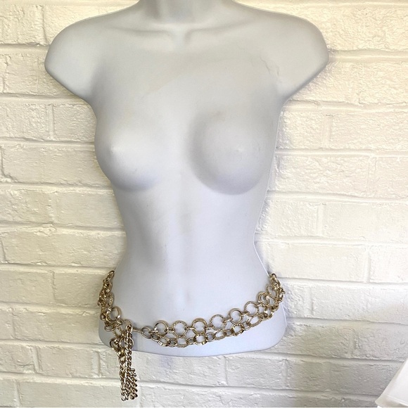 Goldtone Lightweight Double Links Belt - Picture 4 of 8